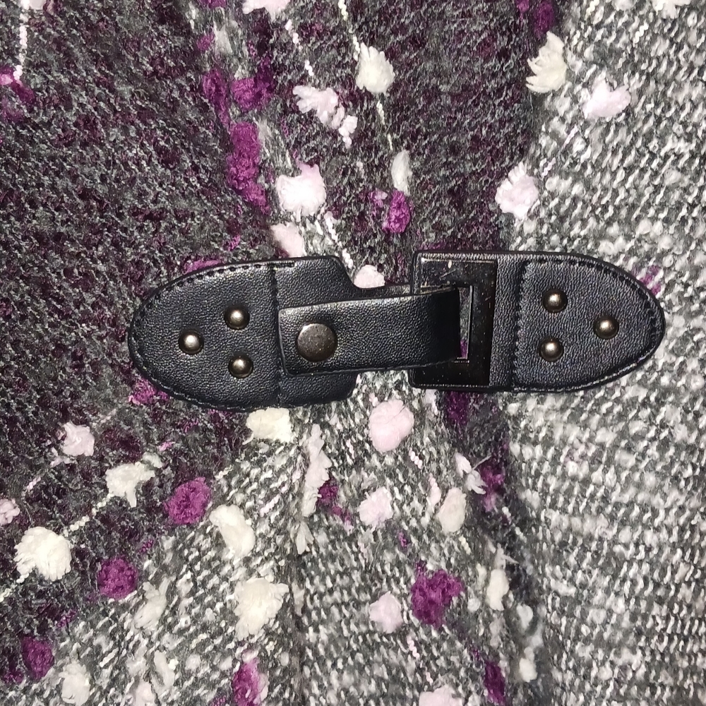 Poncho - Picture 4 of 5